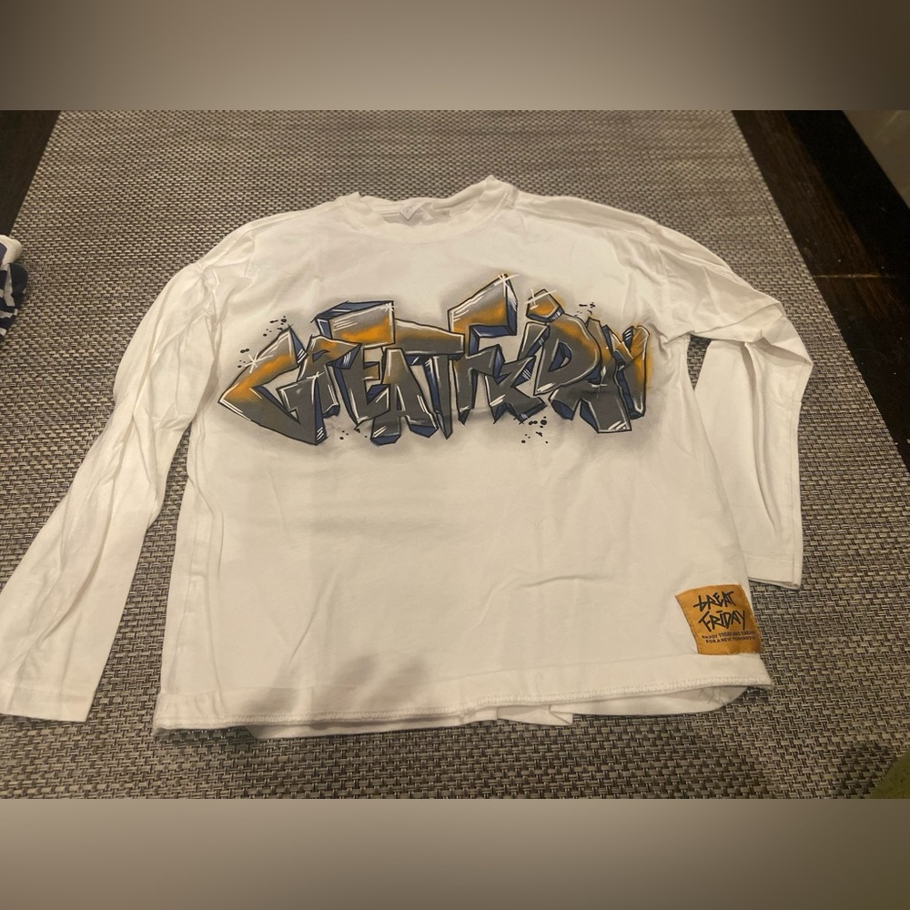New Zara Boys Sz 10 White Long Sleeve Graphic “Great Friday” Graffiti-Style  Tee